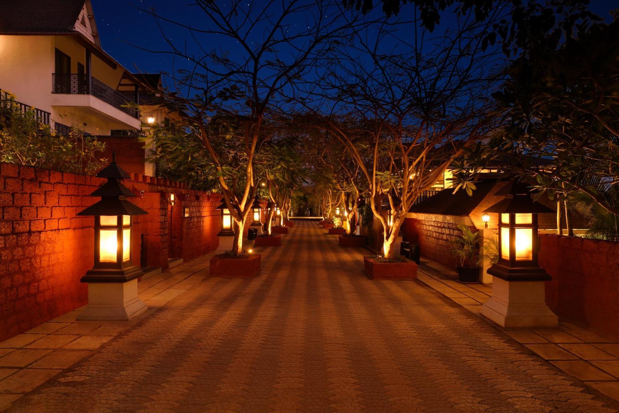 Lemon Tree Hotel, Dapoli Exterior photo