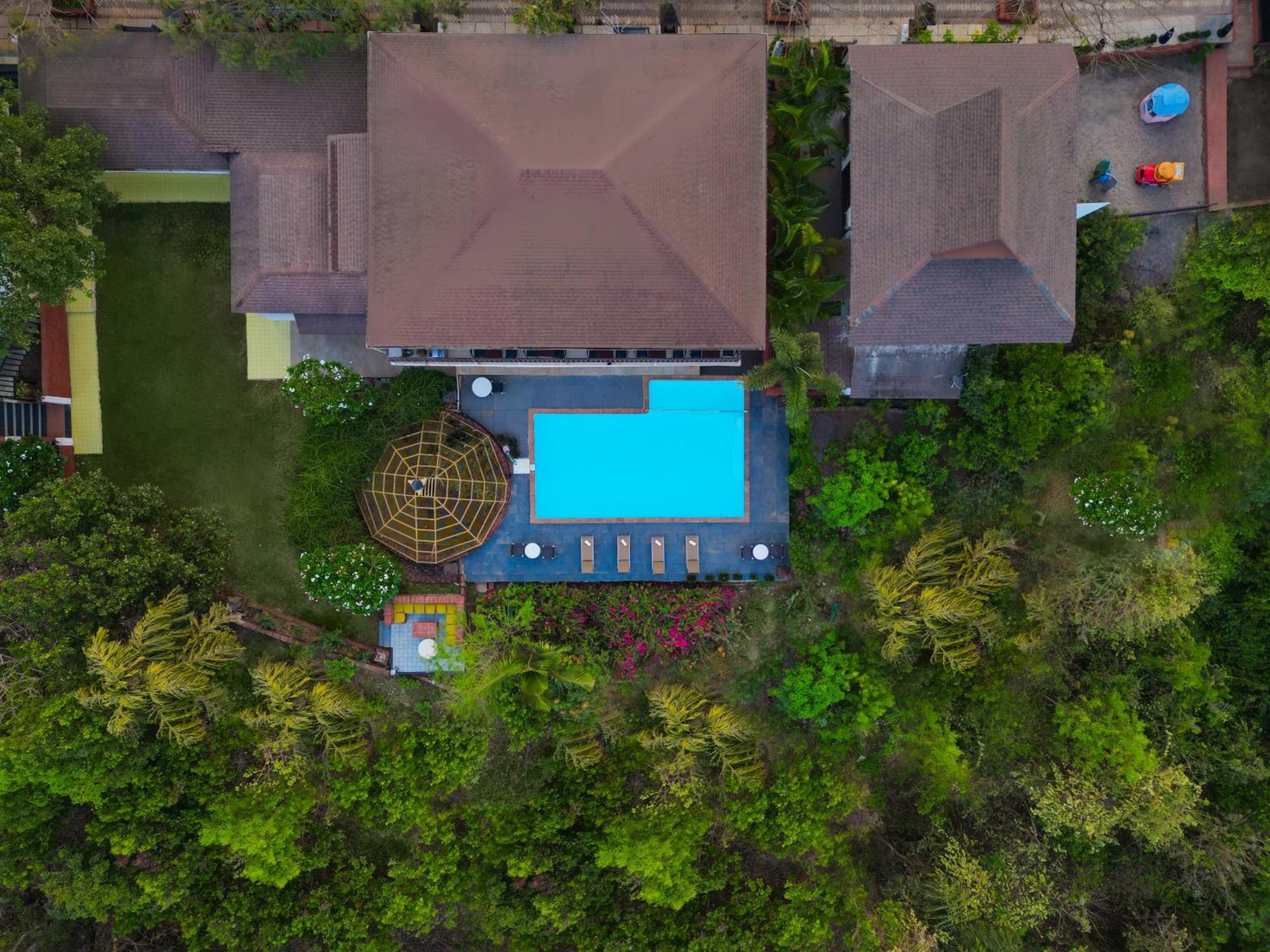 Lemon Tree Hotel, Dapoli Exterior photo